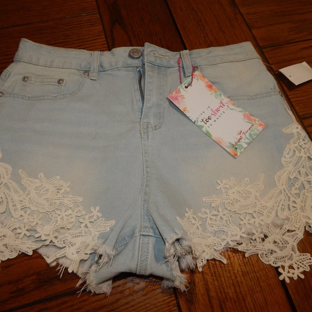 Ladies The Must Have High Rise Denim Jean Shorts - Almost Famous NWT Size 9